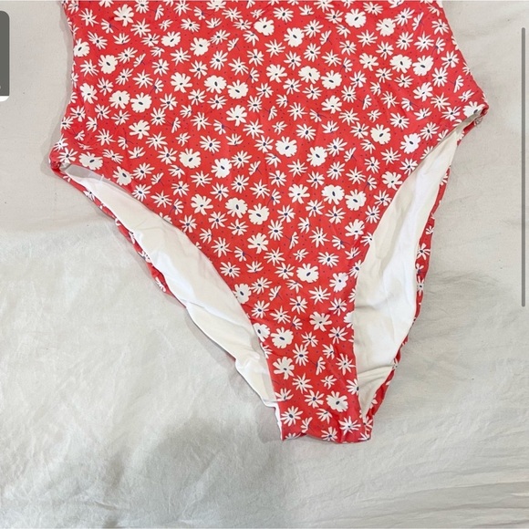 NWOT White Red Dainty Floral Halter One Piece
Swimsuit Size Small S - Picture 3 of 5